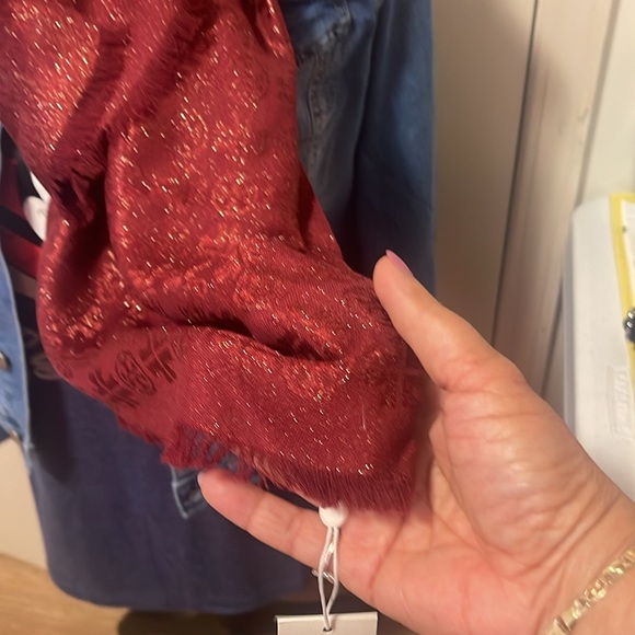 BNWT: Tory Burch scarf metallic burgundy. - Picture 9 of 14